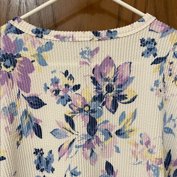 HEIMISH USA Women’s Size 2X Purple and Cream Floral Faux Button Shirt - Picture 8 of 10